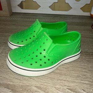 Native Kids Green Slip-On Shoes size 8
